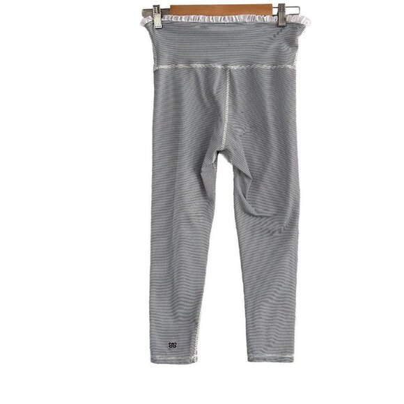 Albion Fit White Black Stripe Ruffle Fold Over Petal Crop Leggings Size S Small - Picture 2 of 12